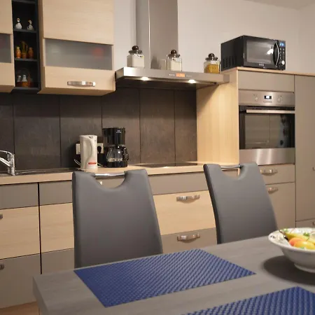 Modern Holiday In With Garden בית נופש