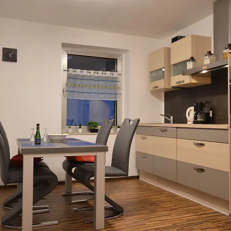 בית נופש Modern Holiday In With Garden *